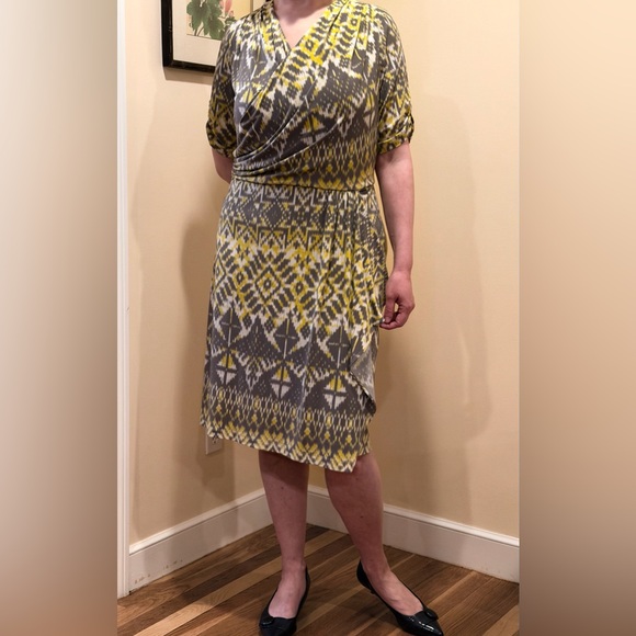 Women's Gray&Yellow Patterned Short Sleeve Dress. Faux Wrap, Flattering Draping. - Picture 2 of 10
